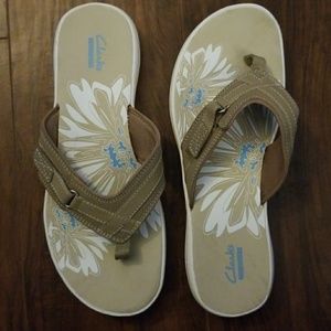 Clarks Thong Sandals